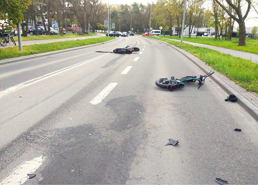Rowerzysta w szpitalu po wypadku z motocyklistą
