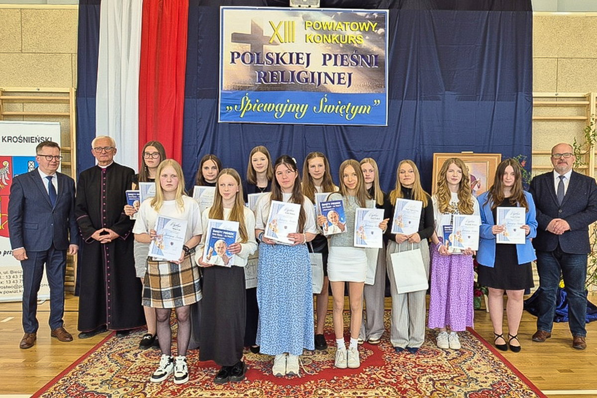 Młodzi artyści na scenie. Konkurs pieśni religijnej w powiecie krośnieńskim