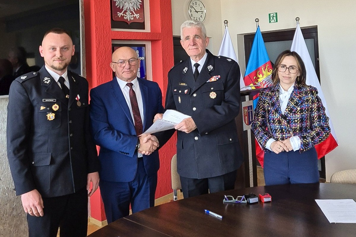 Strażacy z powiatu krośnieńskiego otrzymali nowoczesne wyposażenie