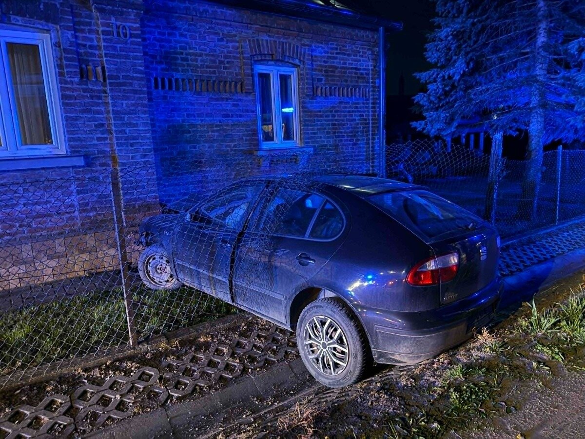 Iwonicz: kierująca autem wbiła się w ścianę budynku