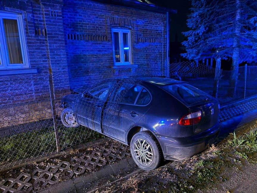 Iwonicz: kierująca autem wbiła się w ścianę budynku