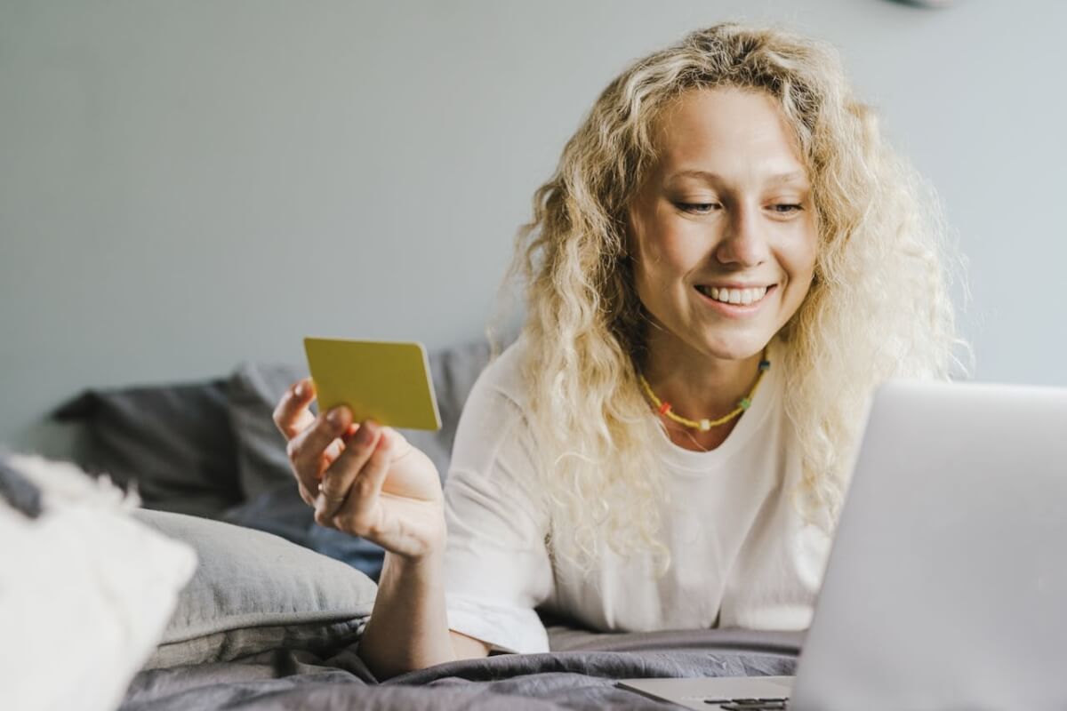 Zarządzaj finansami łatwiej niż kiedykolwiek i rób przelewy zagraniczne z ZEN.COM