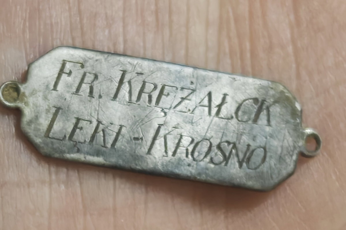 Po 80 latach wróci z Normandii. Niezwykła historia nieśmiertelnika kapitana z Łęk Dukielskich
