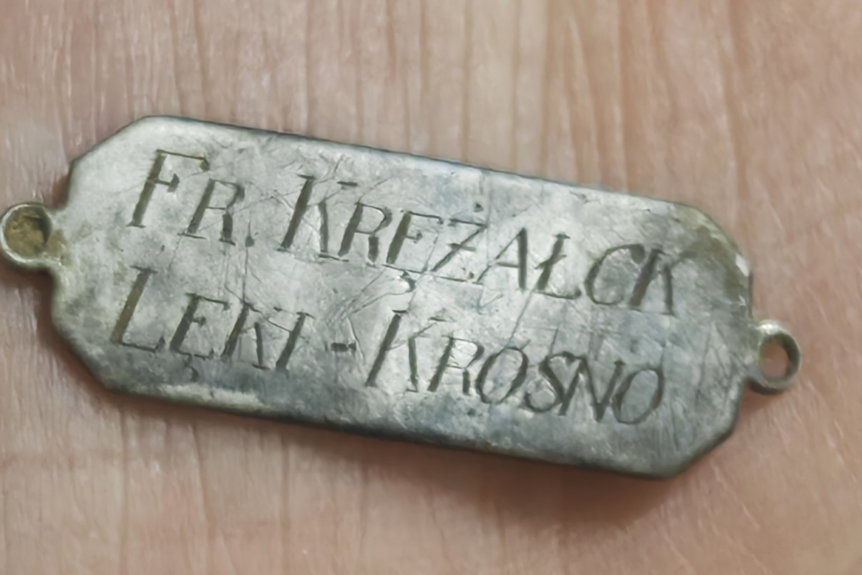 Po 80 latach wróci z Normandii. Niezwykła historia nieśmiertelnika kapitana z Łęk Dukielskich