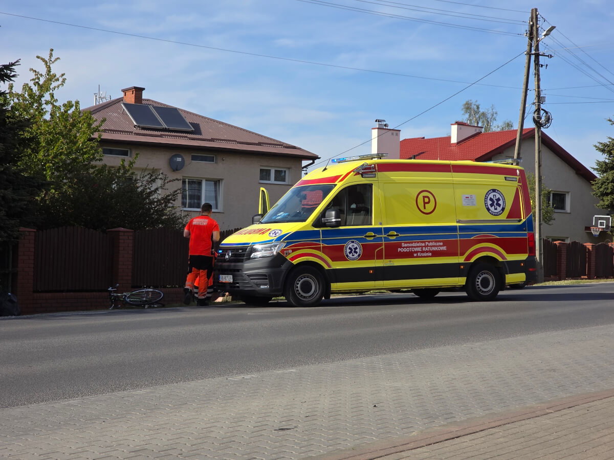 Groźny upadek rowerzysty w Świerzowej Polskiej. Mężczyzna trafił do szpitala
