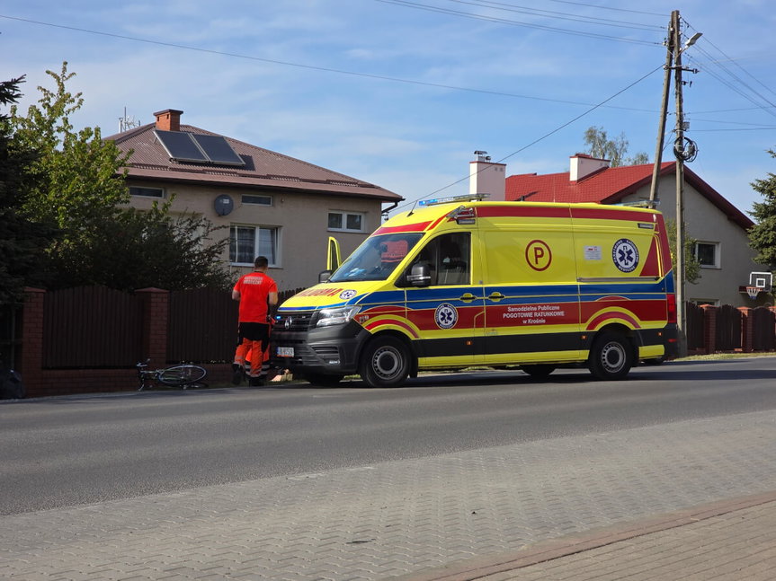 Groźny upadek rowerzysty w Świerzowej Polskiej. Mężczyzna trafił do szpitala