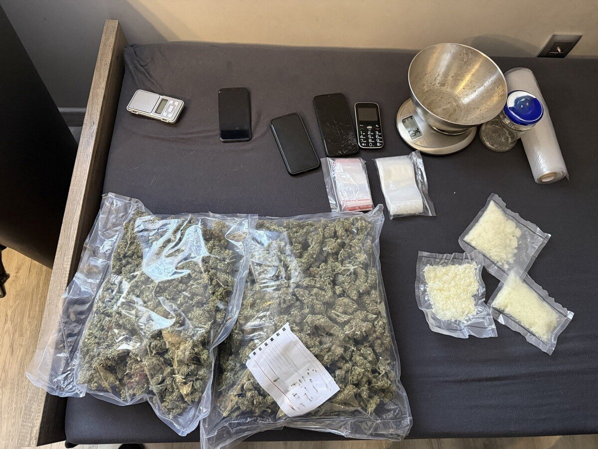Blisko kilogram marihuany i mefedronu w domu nastolatka