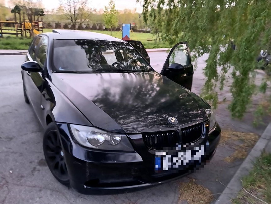 Ponad 3,7 promila i jazda BMW. Kierowca zasnął w samochodzie