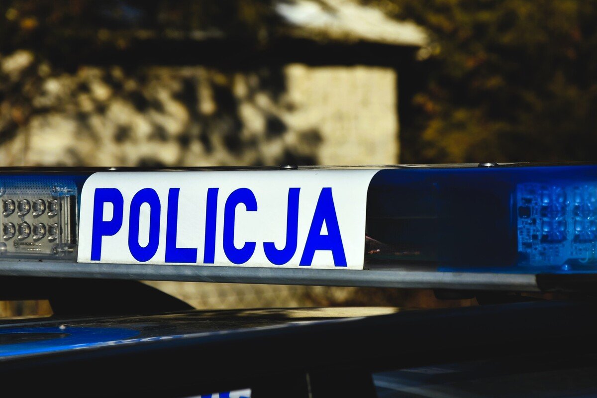 Zignorował sygnały policji i dodał gazu. Daleko nie uciekł