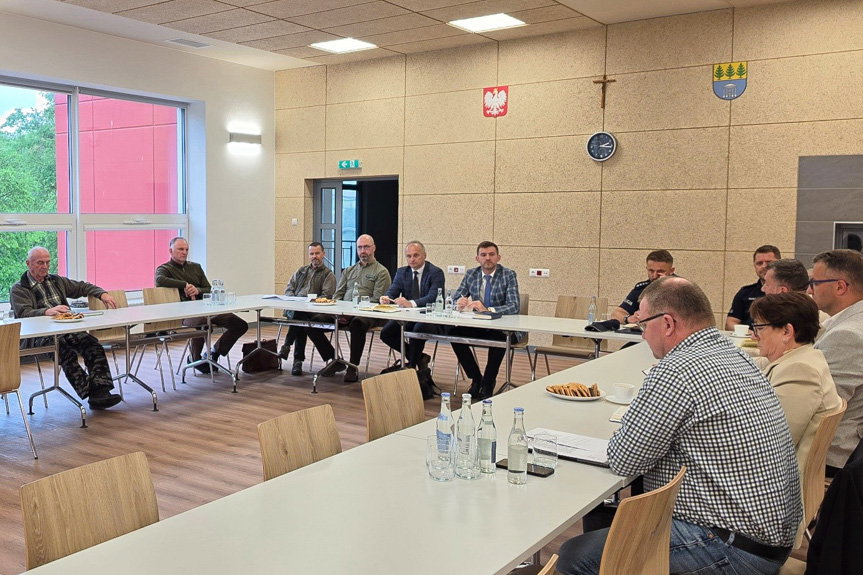 Dzikie zwierzęta coraz bliżej ludzi - spotkanie służb w Iwoniczu