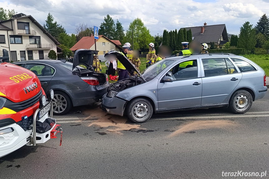 Kolizja dwóch pojazdów osobowych w Jedliczu