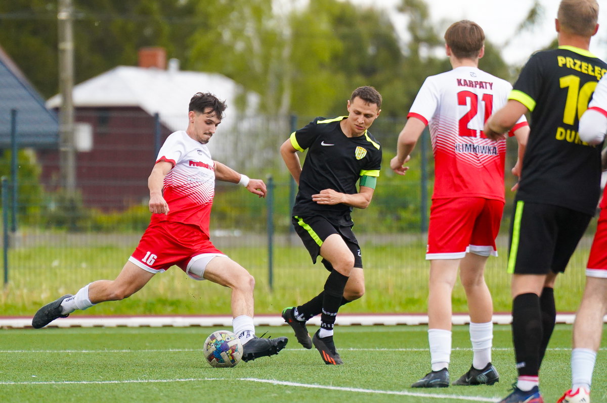 Jeden gol, trzy punkty. Dukla lepsza od Karpat Klimkówka