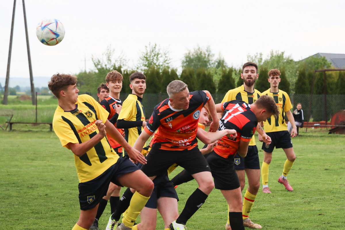 Dziesięć bramek we Wróbliku Szlacheckim. Hat trick Oliwera Dragana [ZDJĘCIA]
