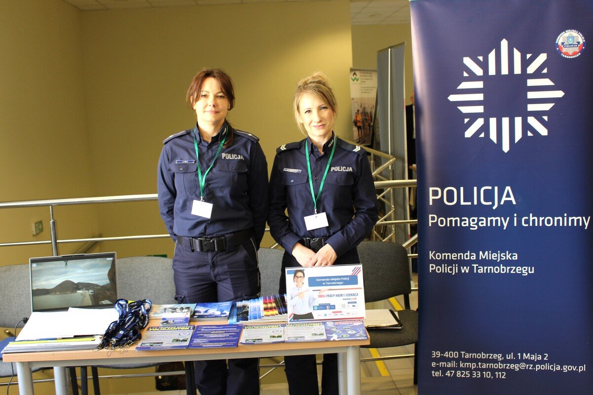 Policjanci promowali służbę podczas Targów Pracy i Nauki w Tarnobrzegu