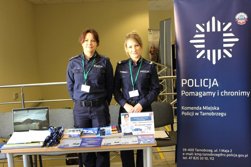 Policjanci promowali służbę podczas Targów Pracy i Nauki w Tarnobrzegu