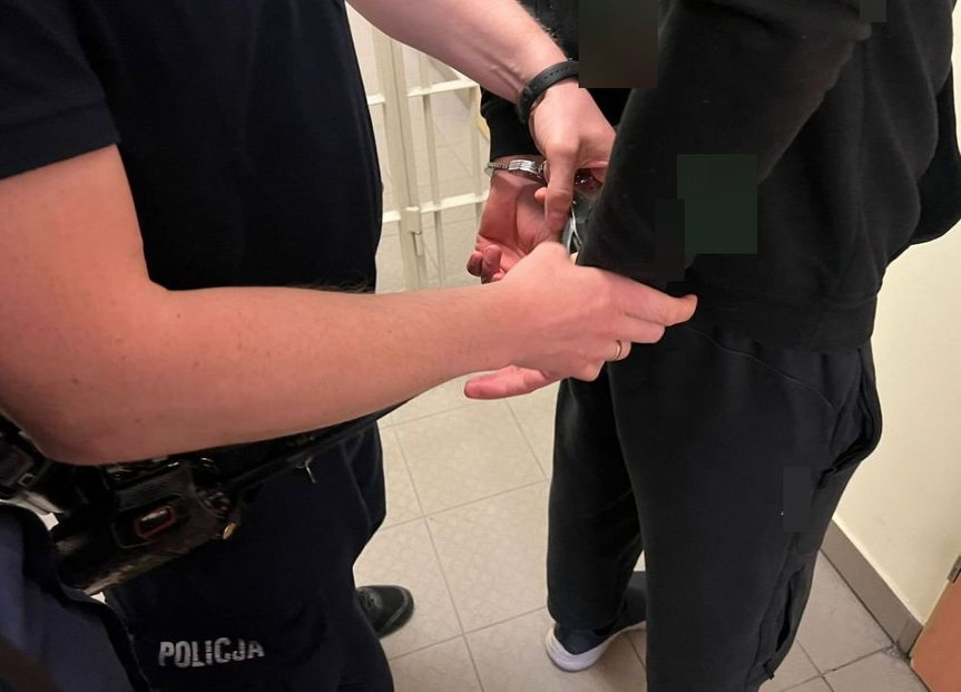 25-latek bez prawa jazdy i po alkoholu rozbił BMW