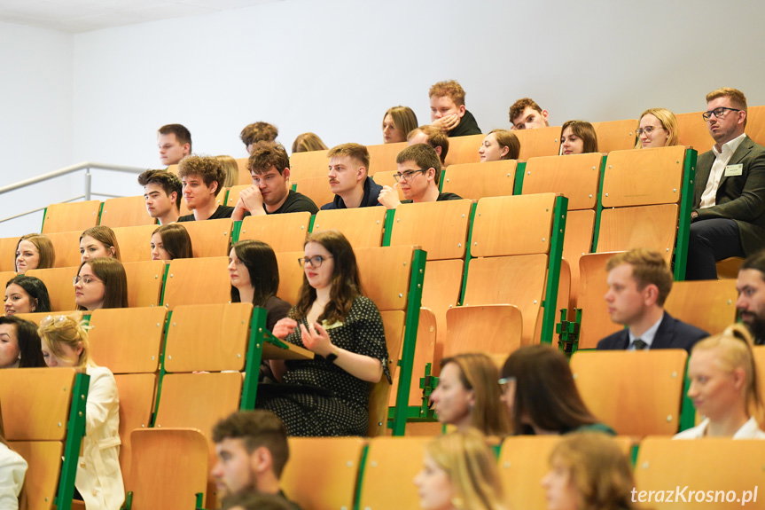 Czy sztuczna inteligencja ułoży dietę, a fake newsy zniszczą państwo? PANS Krosno stolicą studenckiej nauki