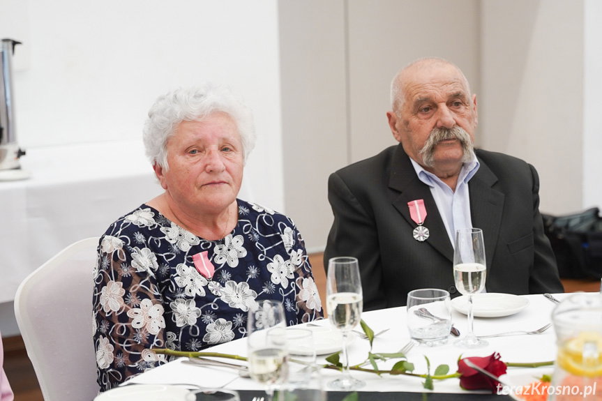 Złote Gody w Rymanowie. Medale Prezydenta RP dla par z 50-letnim stażem