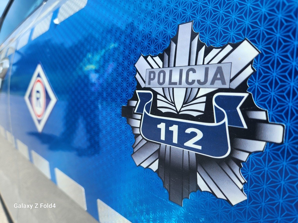 Uciekał ze sklepu z alkoholem i tekstyliami. Zatrzymał go policjant