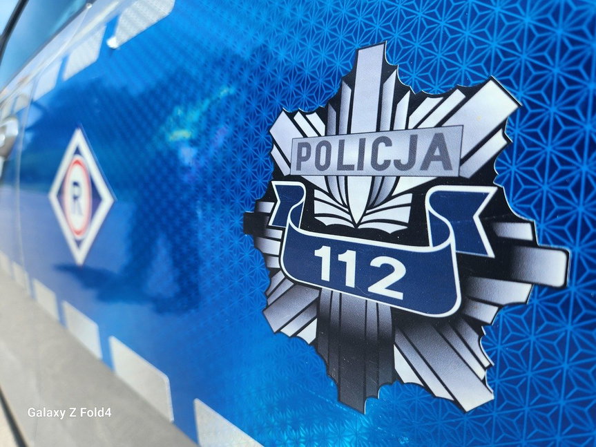 Uciekał ze sklepu z alkoholem i tekstyliami. Zatrzymał go policjant