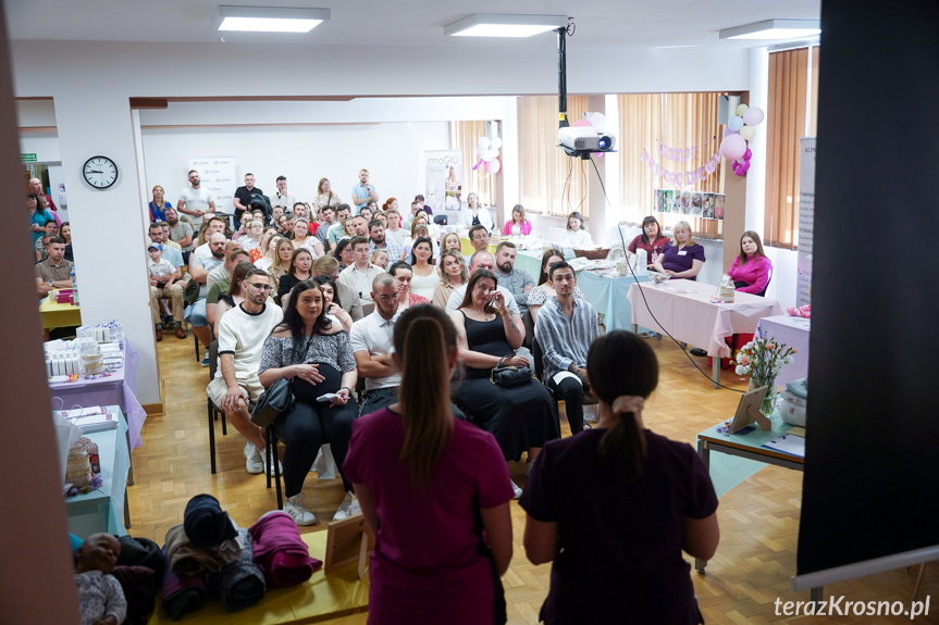 Pierwszy krok do macierzyństwa. Przyszli rodzice odwiedzili szpital w Krośnie