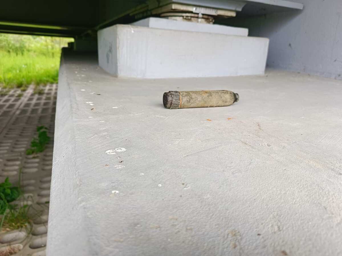 Pod mostem na Wisłoku znaleziono granat z czasów II wojny światowej
