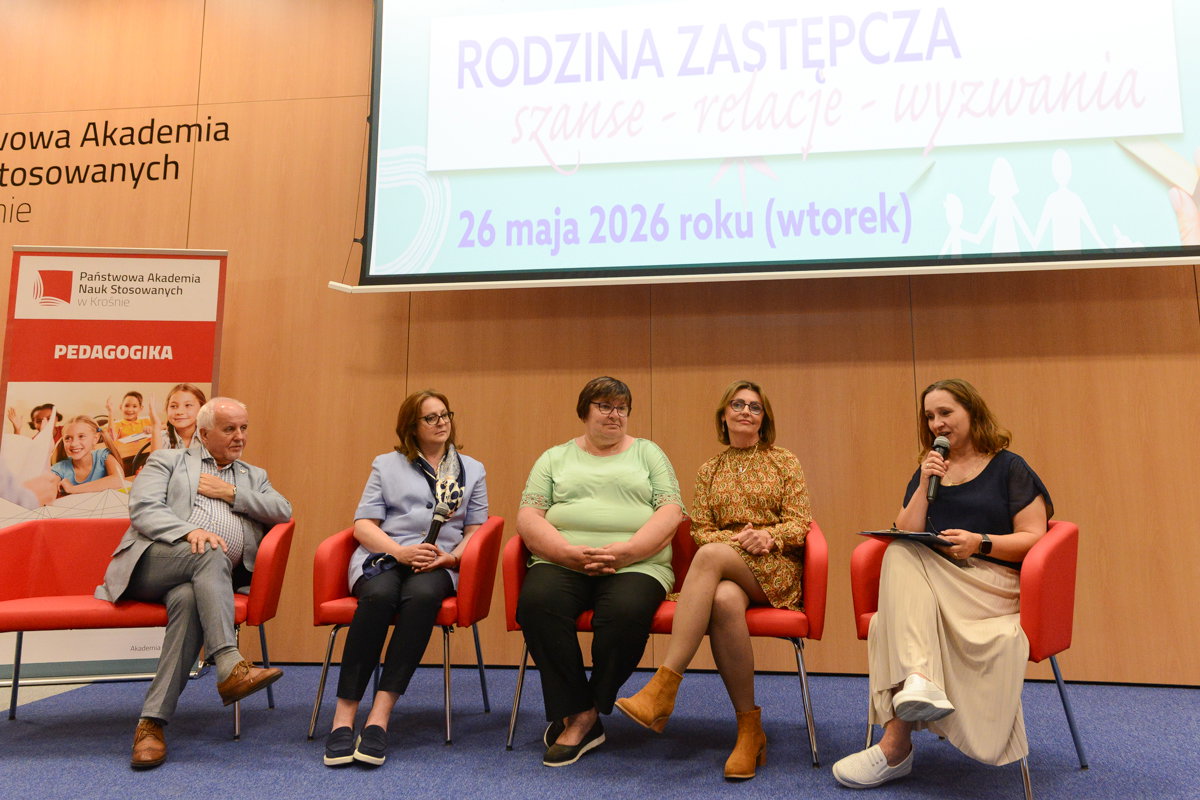 Brakuje rodzin zastępczych. Konferencja naukowa w Krośnie [ZDJĘCIA]