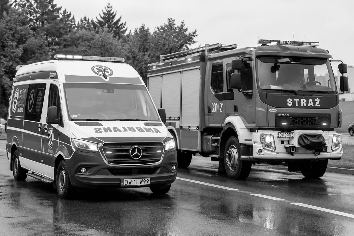 Tragiczny wypadek na Podkarpaciu. Karetka na sygnale zderzyła się z osobówką