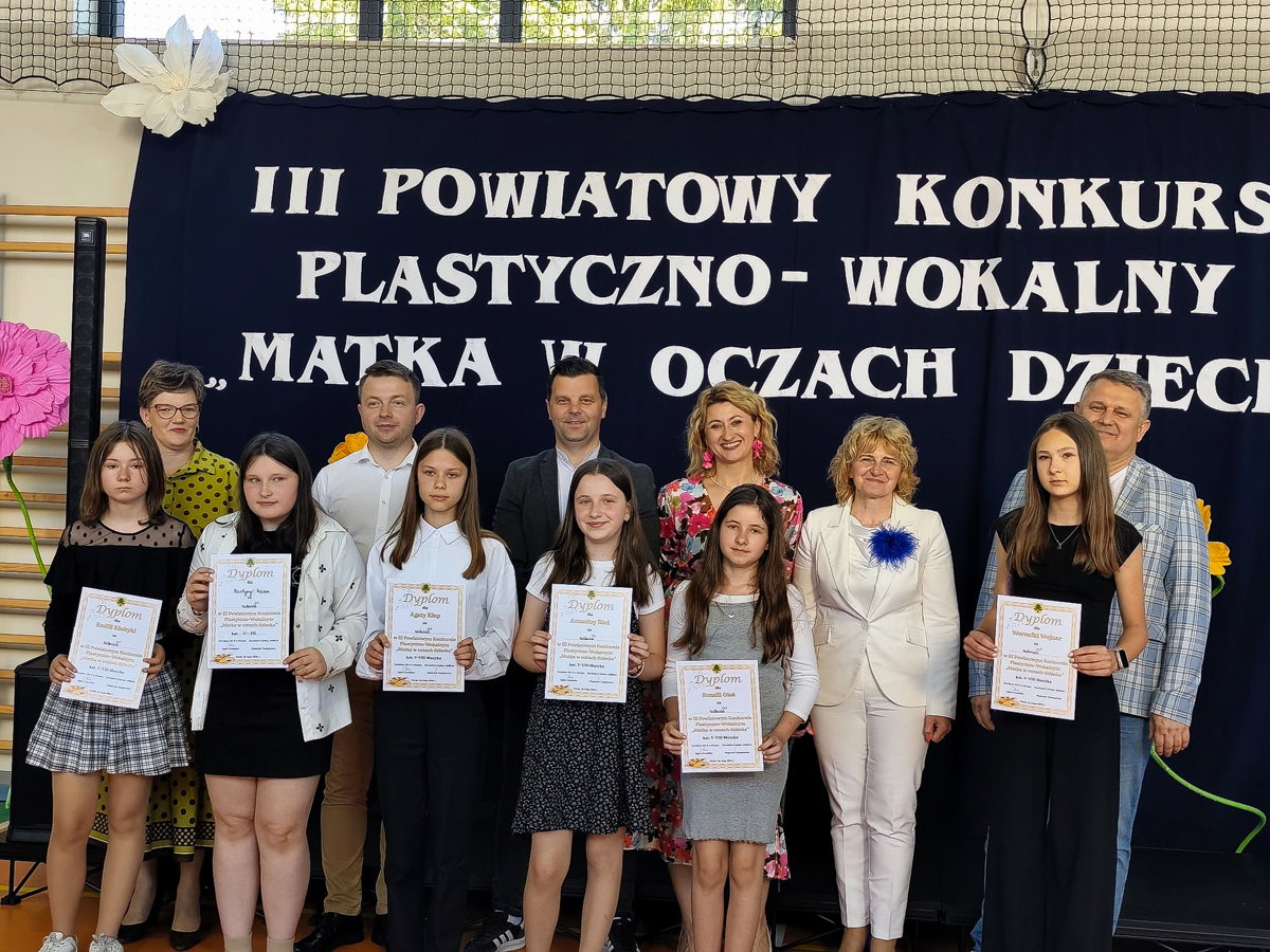 Śpiewali i malowali dla mam. III Powiatowy Konkurs w Potoku