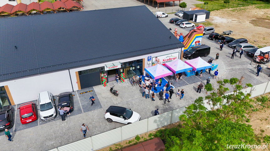 Promocje, konkursy i kapela góralska na otwarciu Delikatesów Szubryt w Jedliczu
