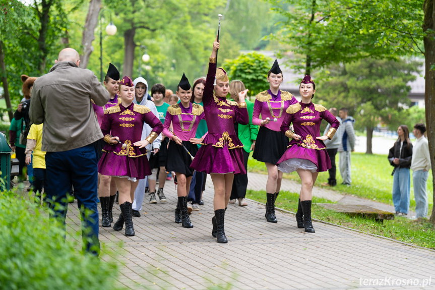 Park Zdrojowy pełen śmiechu i atrakcji. Najmłodsi mają dziś swój wielki dzień w Rymanowie-Zdroju