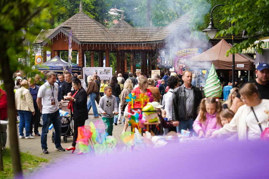 Park Zdrojowy pełen śmiechu i atrakcji. Najmłodsi mają dziś swój wielki dzień w Rymanowie-Zdroju
