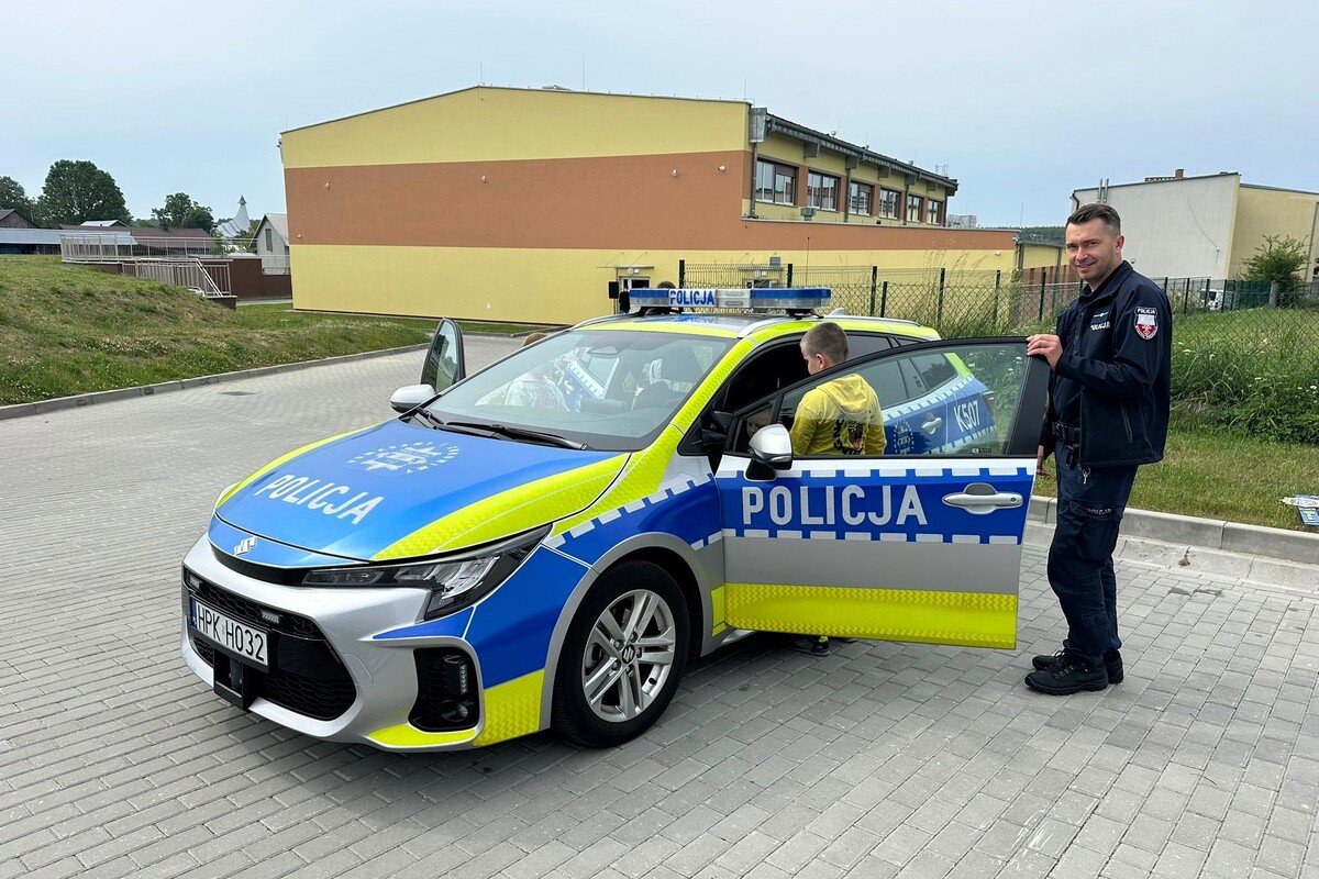 Bajka, radiowóz i ważna lekcja bezpieczeństwa w szkole w Łukawcu