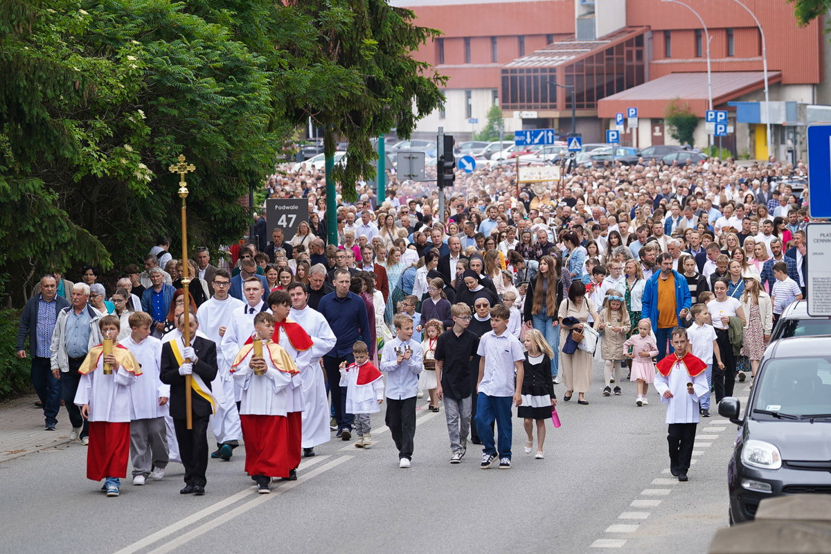 Boże Ciało w Krośnie. Procesja przeszła ulicami miasta
