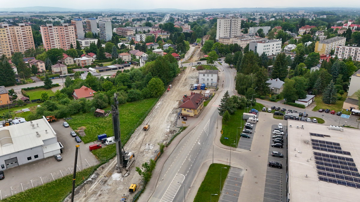Wielka przebudowa linii nr 108. Zobacz zdjęcia z drona