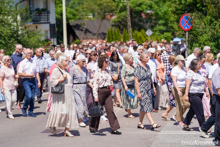 Uroczysta procesja Bożego Ciała w parafii Miłosierdzia Bożego w Krośnie