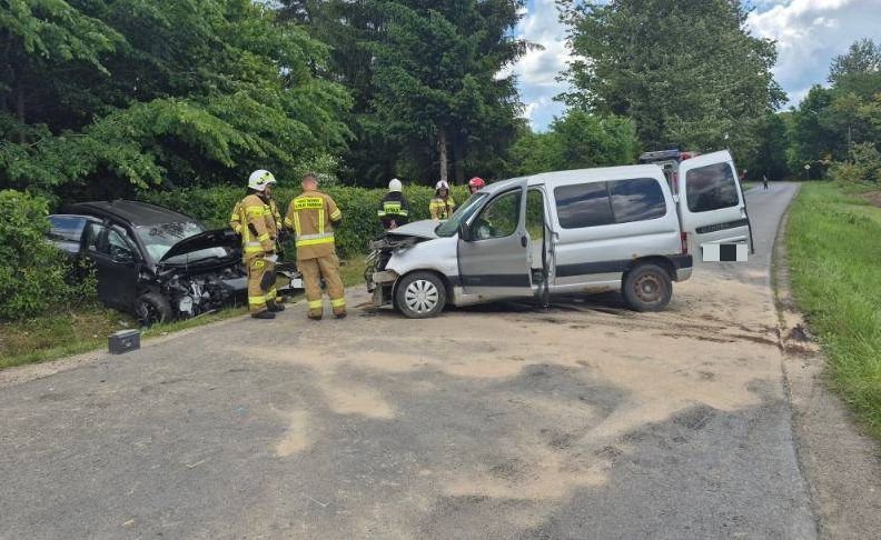 Wypadek w Błędowie Tyczyńskiej. Cztery osoby trafiły do szpitala