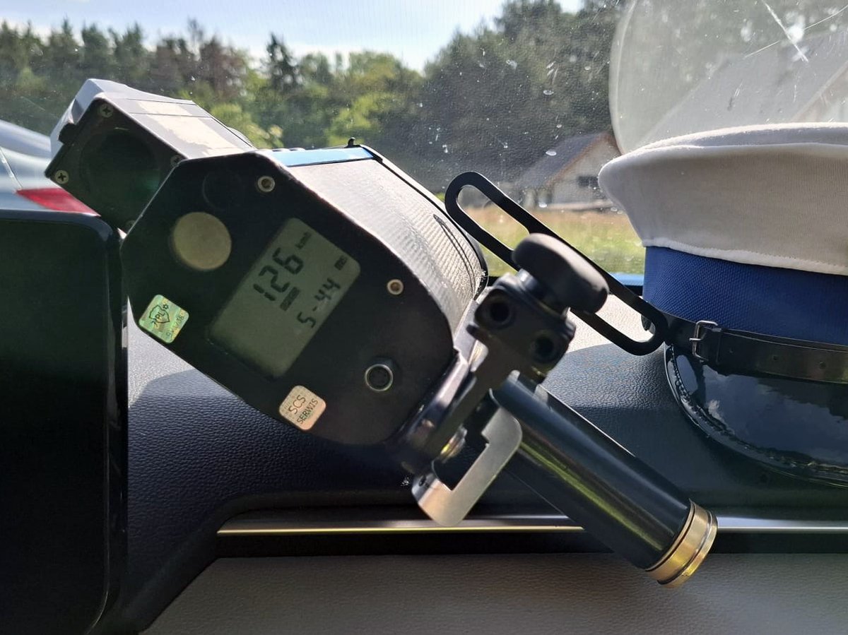 Pędził 126 km/h przez wieś. 28-latek stracił prawo jazdy