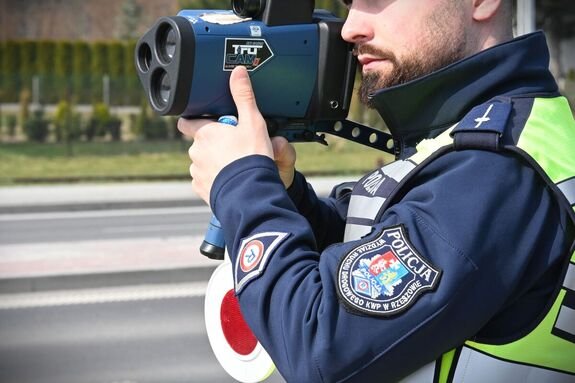 Nieodpowiedzialna jazda kosztowała kierowców 1500 i 2000 złotych