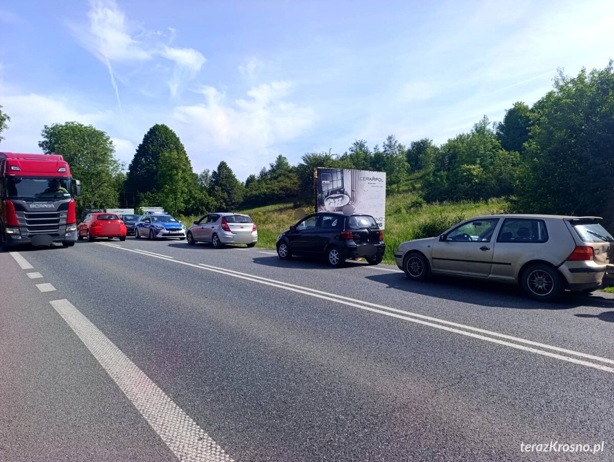 Kolizja na DK28 w Krośnie. Zderzyły się cztery pojazdy