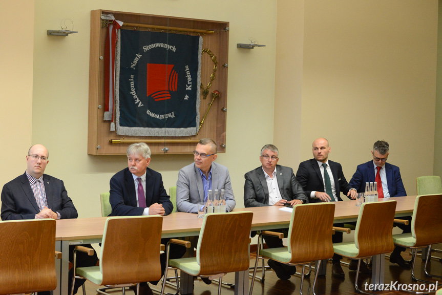 konferencja w PANS