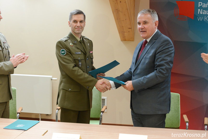 podpisanie porozumienia w PANS Krosno