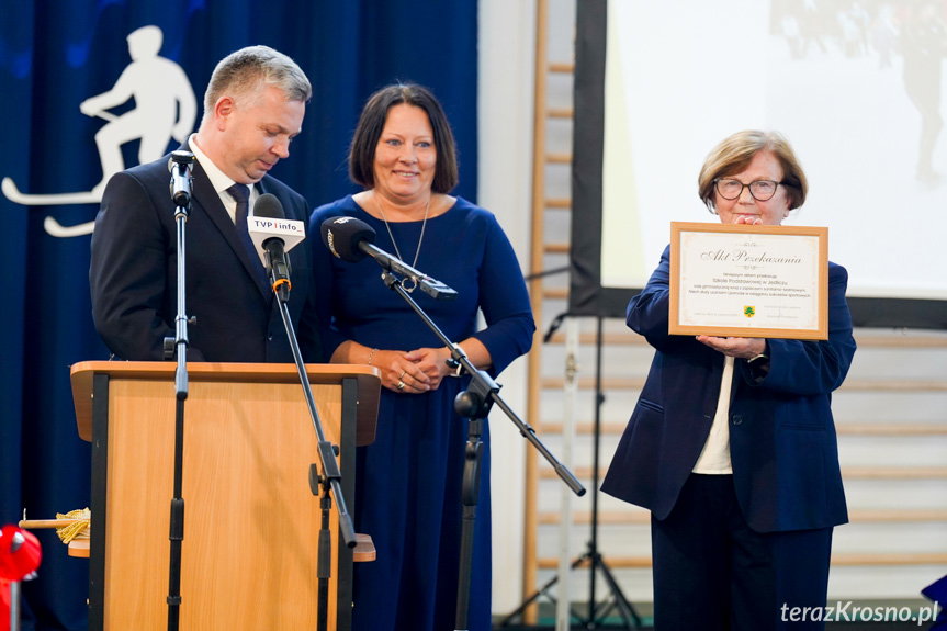 Minister sportu w Jedliczu. Hala za ponad 5 mln zł oficjalnie otwarta