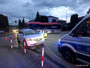 Krosno. Zderzenie samochodu z autobusem