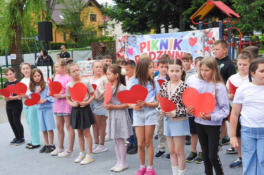 Rodzinne święto w Szkole Podstawowej w Miejscu Piastowym [ZDJĘCIA]