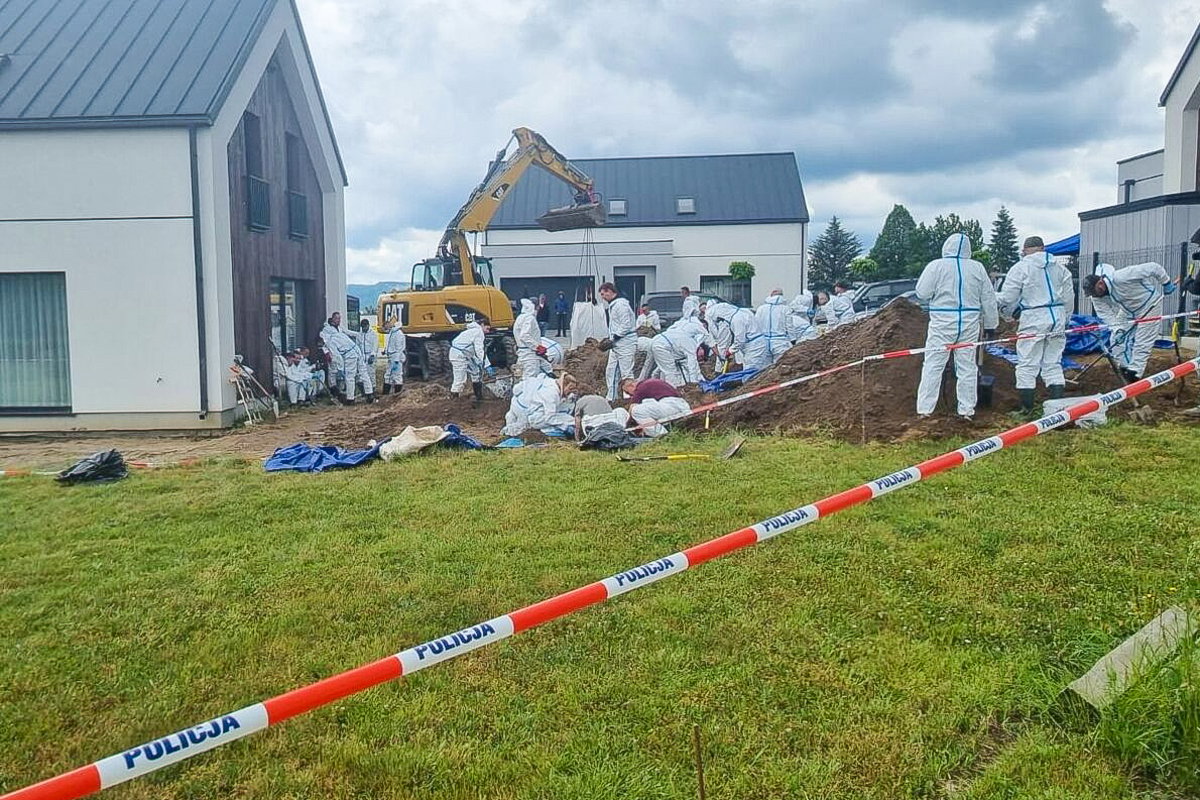 Kilkuset policjantów w Lutoryżu. Zakończyli czynności po odkryciu ludzkich płodów