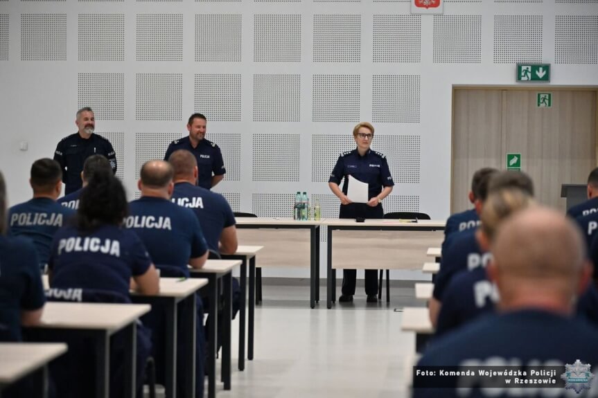 48 policjantów z Podkarpacia zakończyło ważne szkolenie i awansuje na wyższe stopnie