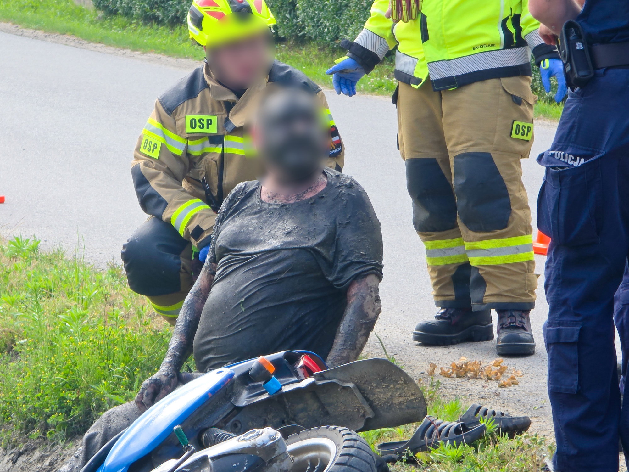 Kolizja w Szczepańcowej. Nietrzeźwy kierujący skuterem wjechał do rowu
