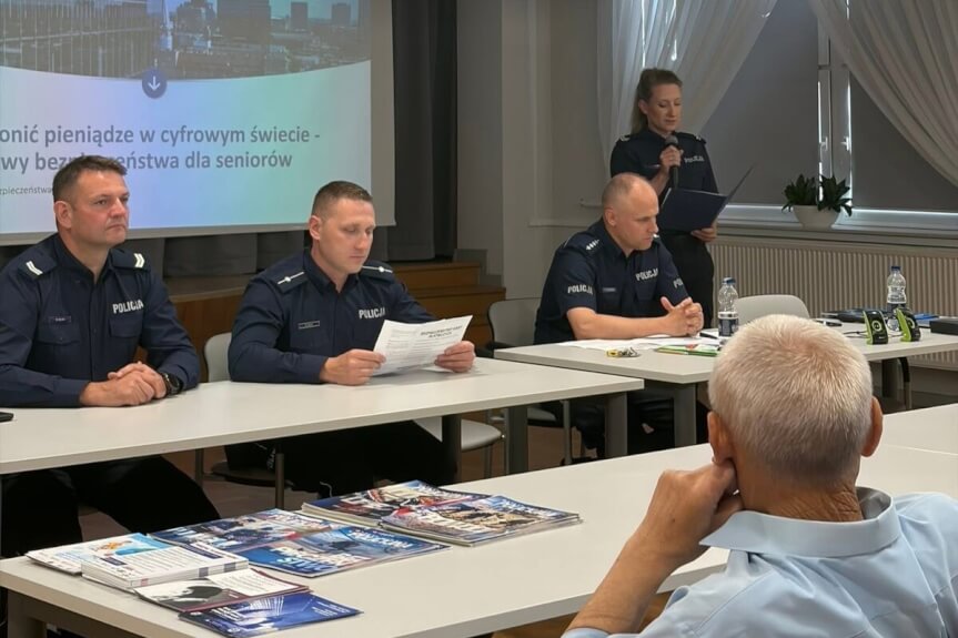 Policja uczyła seniorów jak nie stracić oszczędności życia