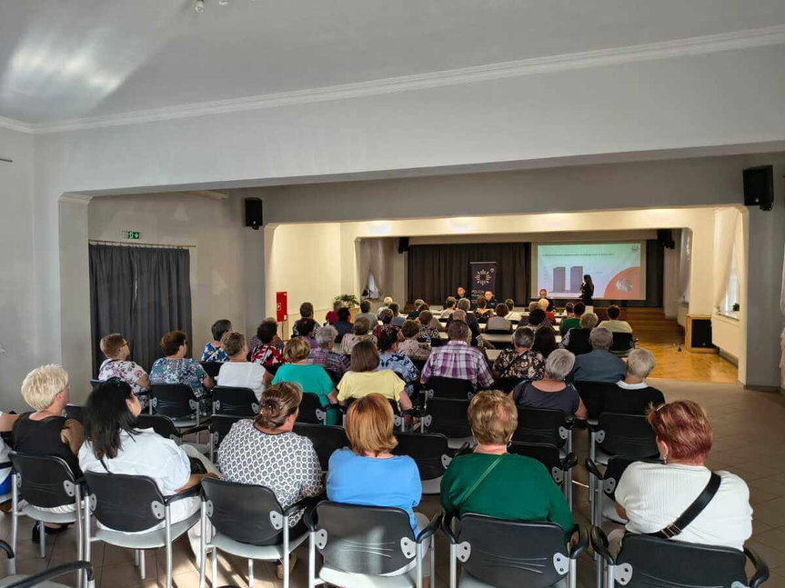 Policja uczyła seniorów jak nie stracić oszczędności życia